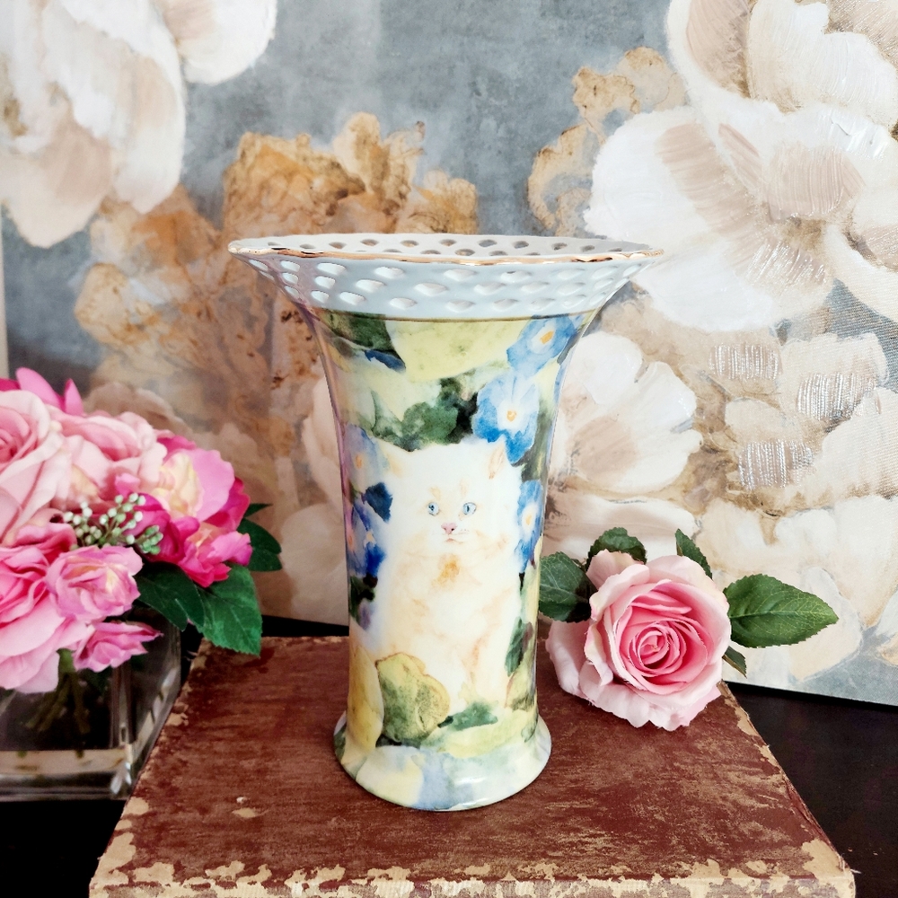 Judy Buswell Cat Vase with Lattice Rim